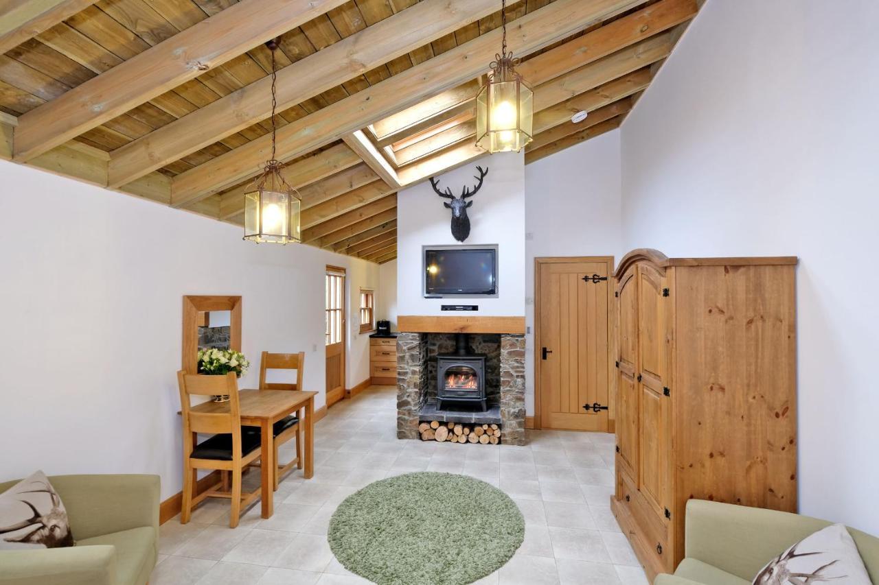 Entire Unique Tiny House - Moss Cabin Banff Exteriör bild